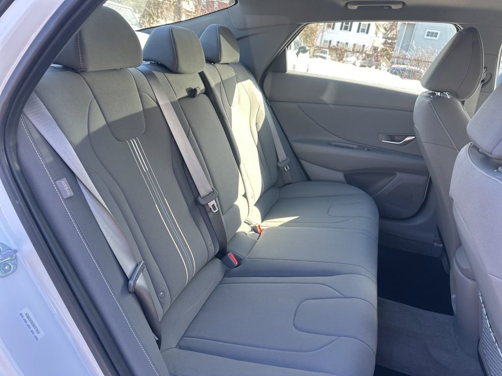 Certified 2025 Hyundai Elantra SEL image 21