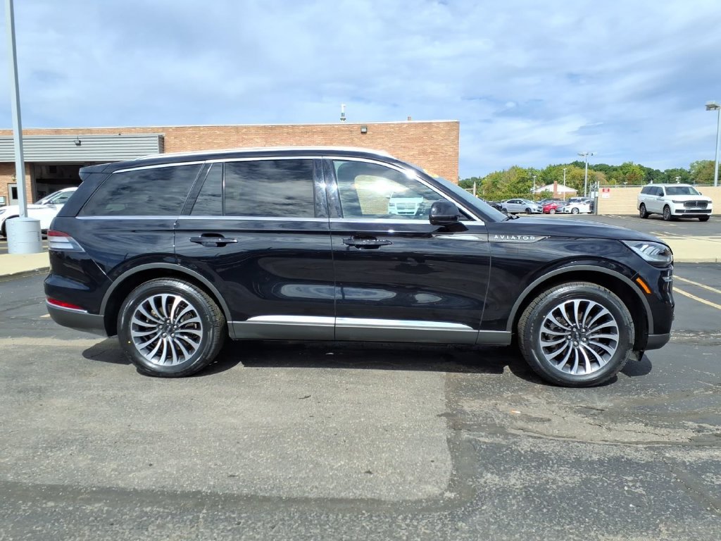 Certified 2023 Lincoln Aviator Reserve w/ Elements Package Plus AWD/4WD image 8
