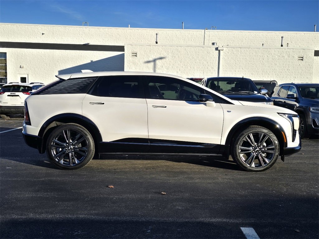 Used 2025 Cadillac Optiq Sport 2 w/ LPO, Floor Liner Package image 9