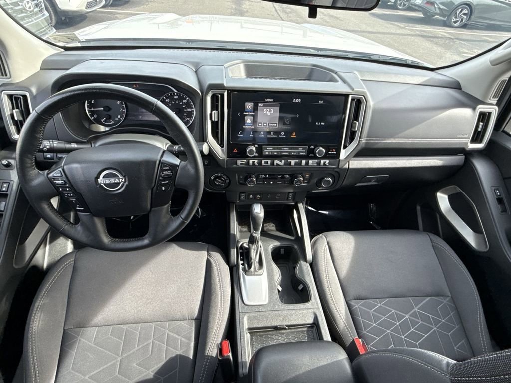Used 2025 Nissan Frontier SV w/ SV Convenience Package image 22