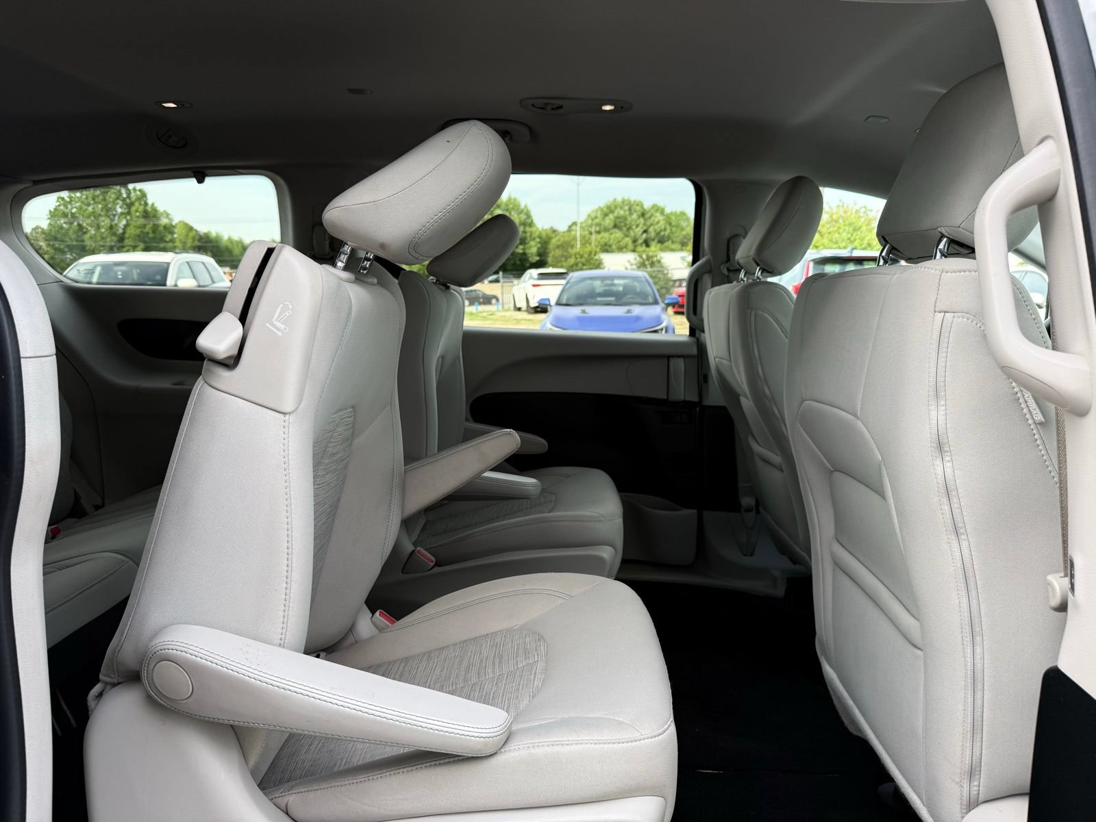 Used 2018 Chrysler Pacifica Touring Plus FWD image 21