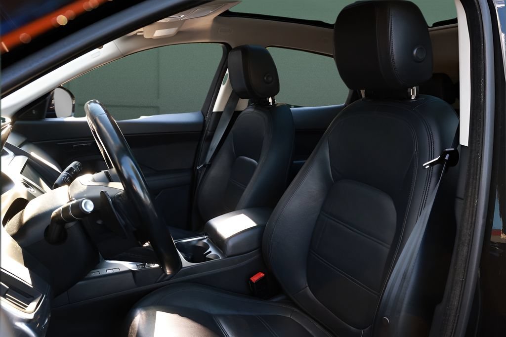 Used 2019 Jaguar E-PACE SE AWD/4WD image 2