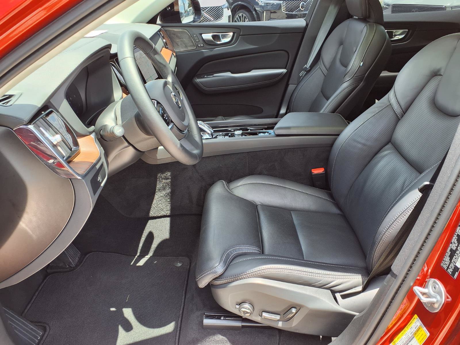 Used 2024 Volvo XC60 B5 Ultimate w/ Climate Package AWD/4WD image 21