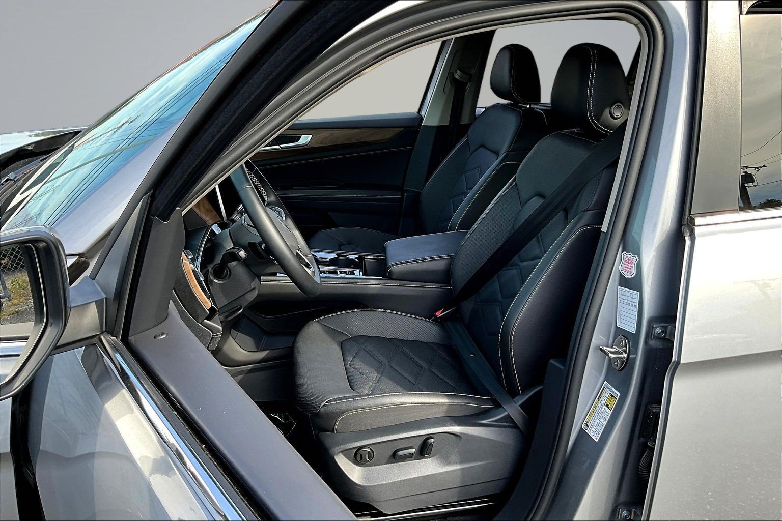 Used 2026 Volkswagen Atlas SE FWD image 19