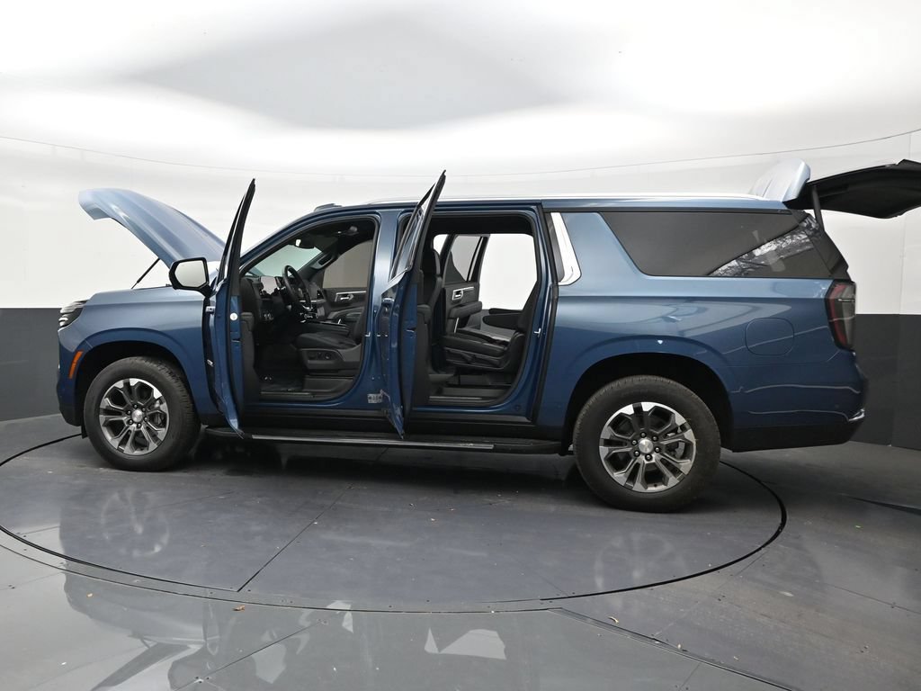 Used 2025 Chevrolet Suburban LT w/ Comfort Package RWD image 30