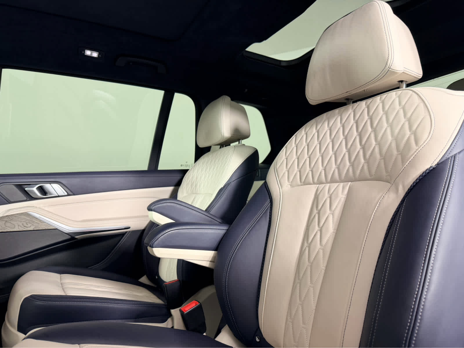 Used 2019 BMW X7 xDrive50i w/ M Sport Package image 17