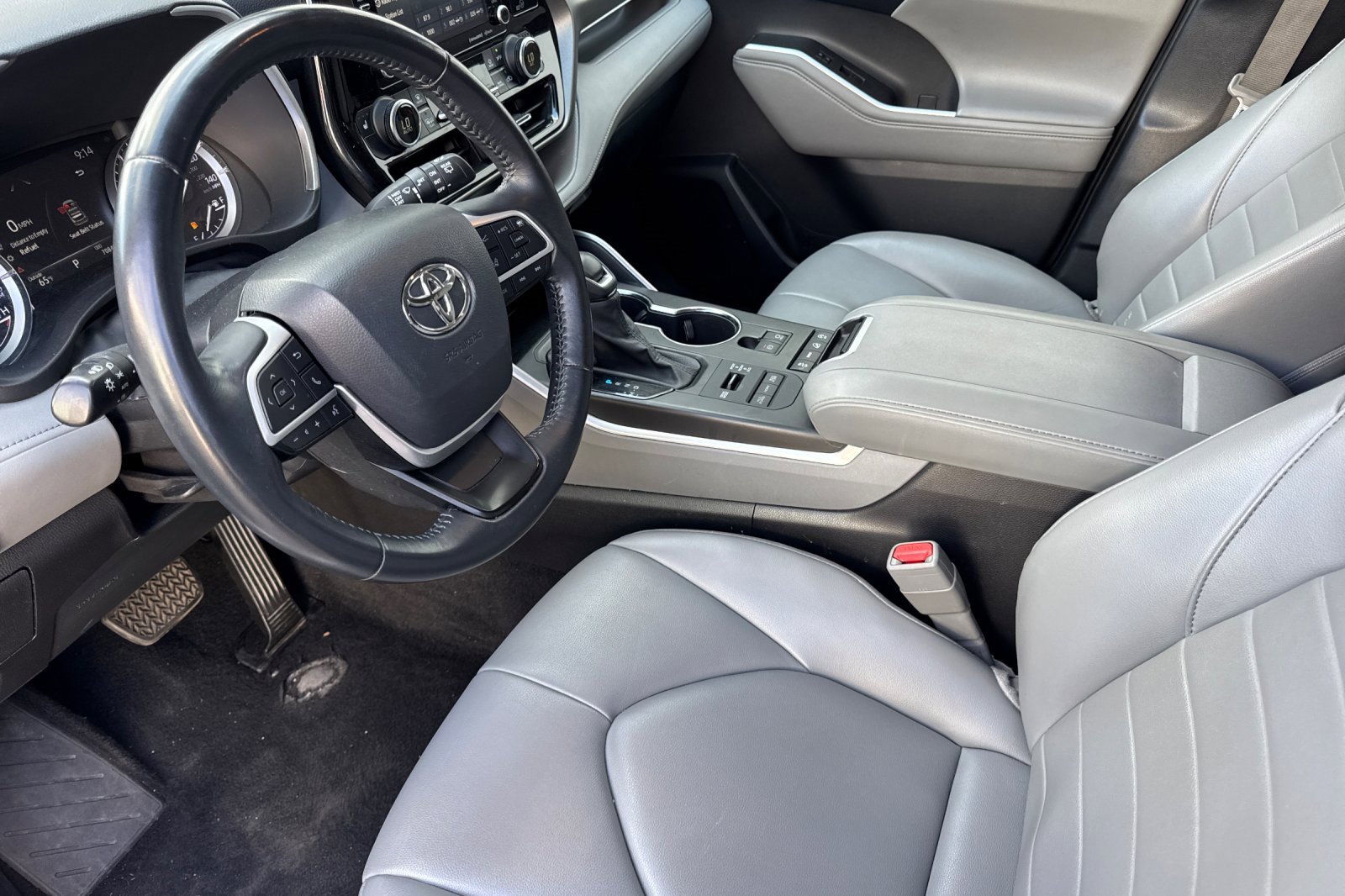 Used 2022 Toyota Highlander XLE image 10