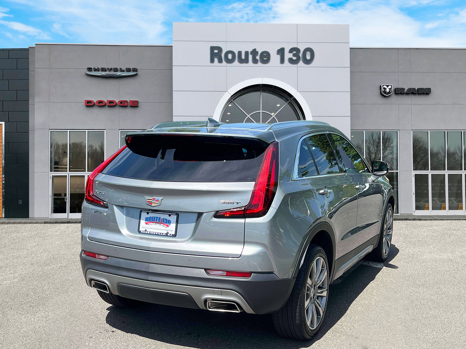Used 2023 Cadillac XT4 Premium Luxury w/ Cold Weather Package FWD image 4