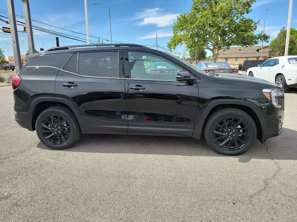 New 2024 GMC Terrain SLT w/ Infotainment Package II AWD/4WD image 12