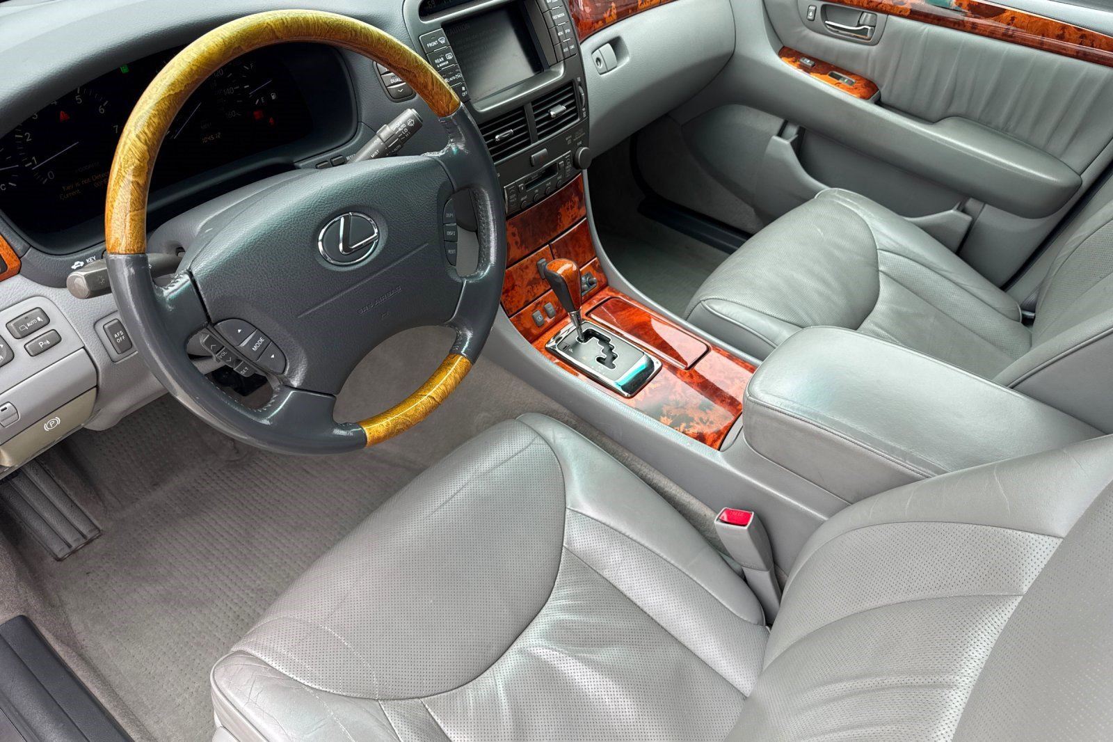 Used 2005 Lexus LS 430 RWD image 4