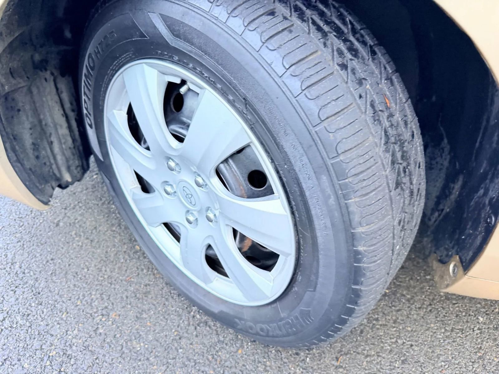 Used 2011 Toyota Camry LE image 16