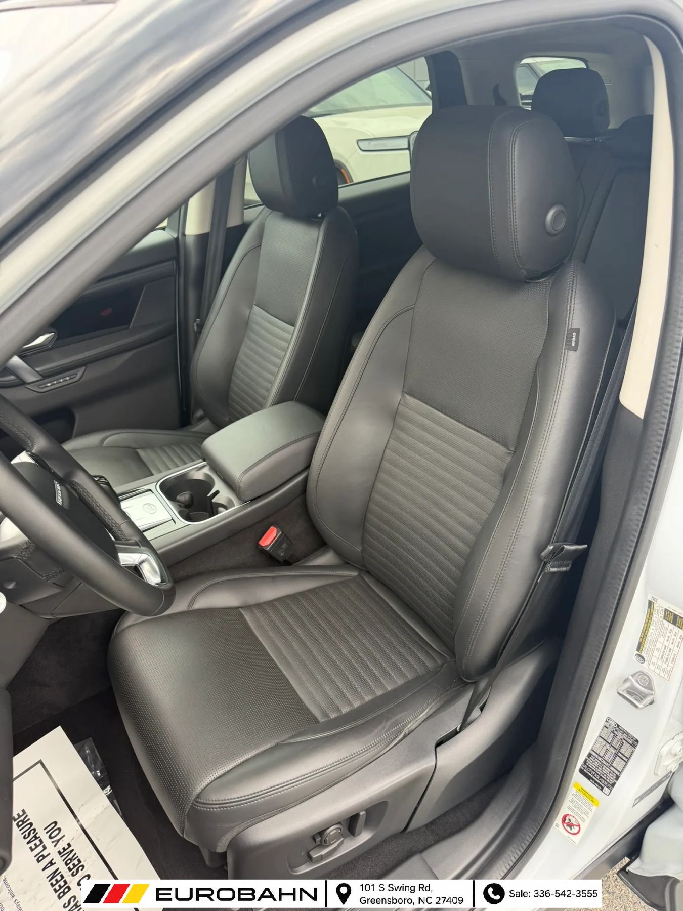 Used 2020 Land Rover Discovery Sport SE AWD/4WD image 6