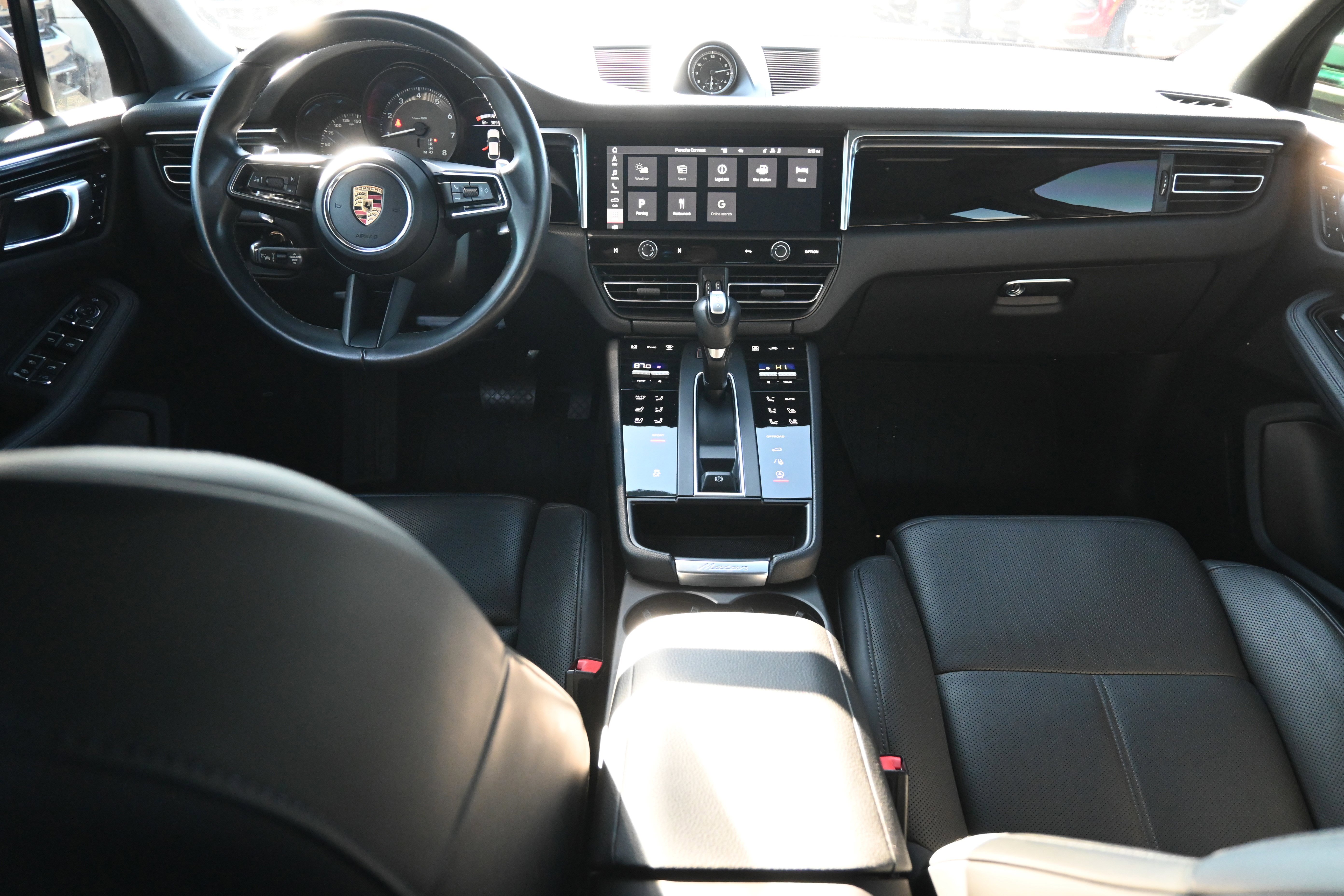 Used 2023 Porsche Macan image 3