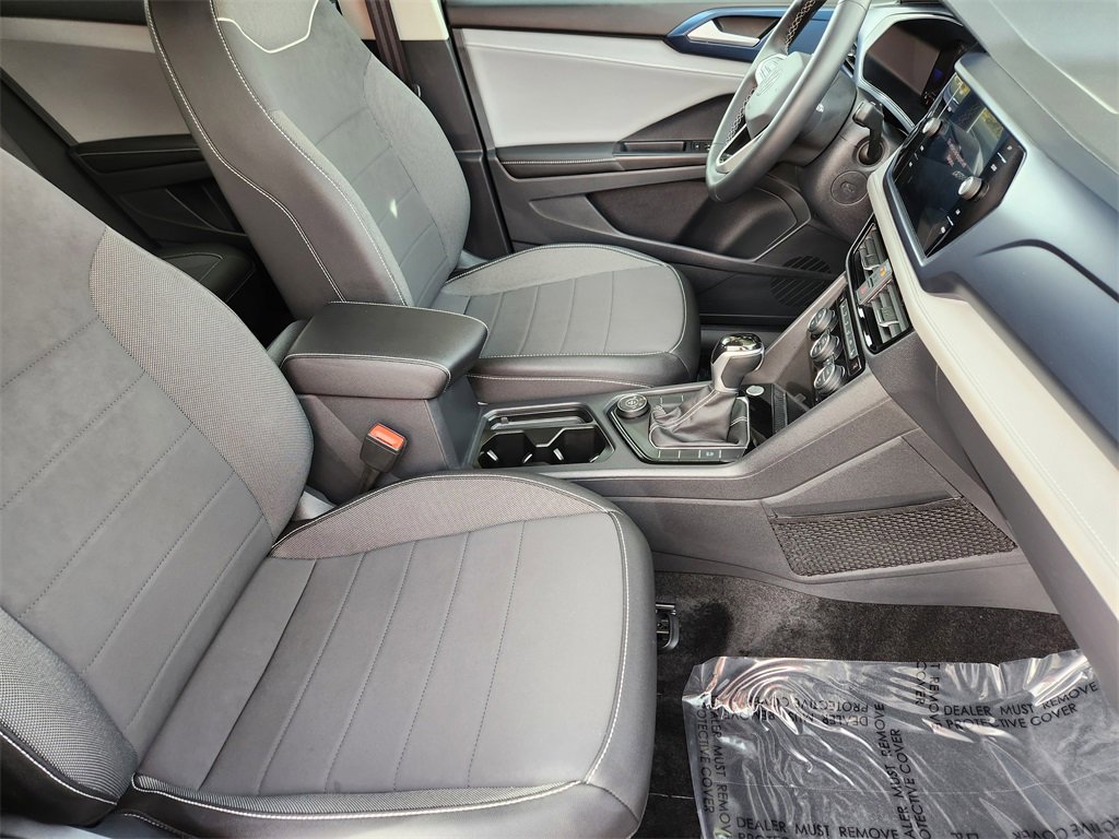 Used 2024 Volkswagen Taos SE image 17