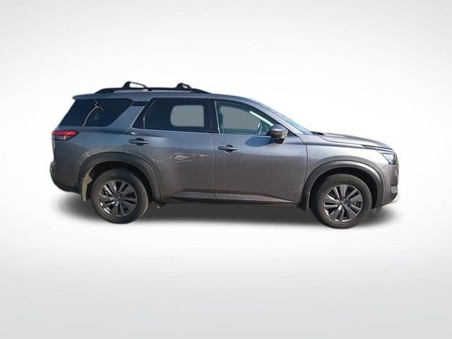 Used 2024 Nissan Pathfinder SV w/ SV Premium Package image 6