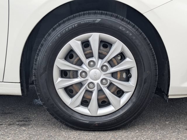 Certified 2022 Kia Forte Sedan FWD image 12