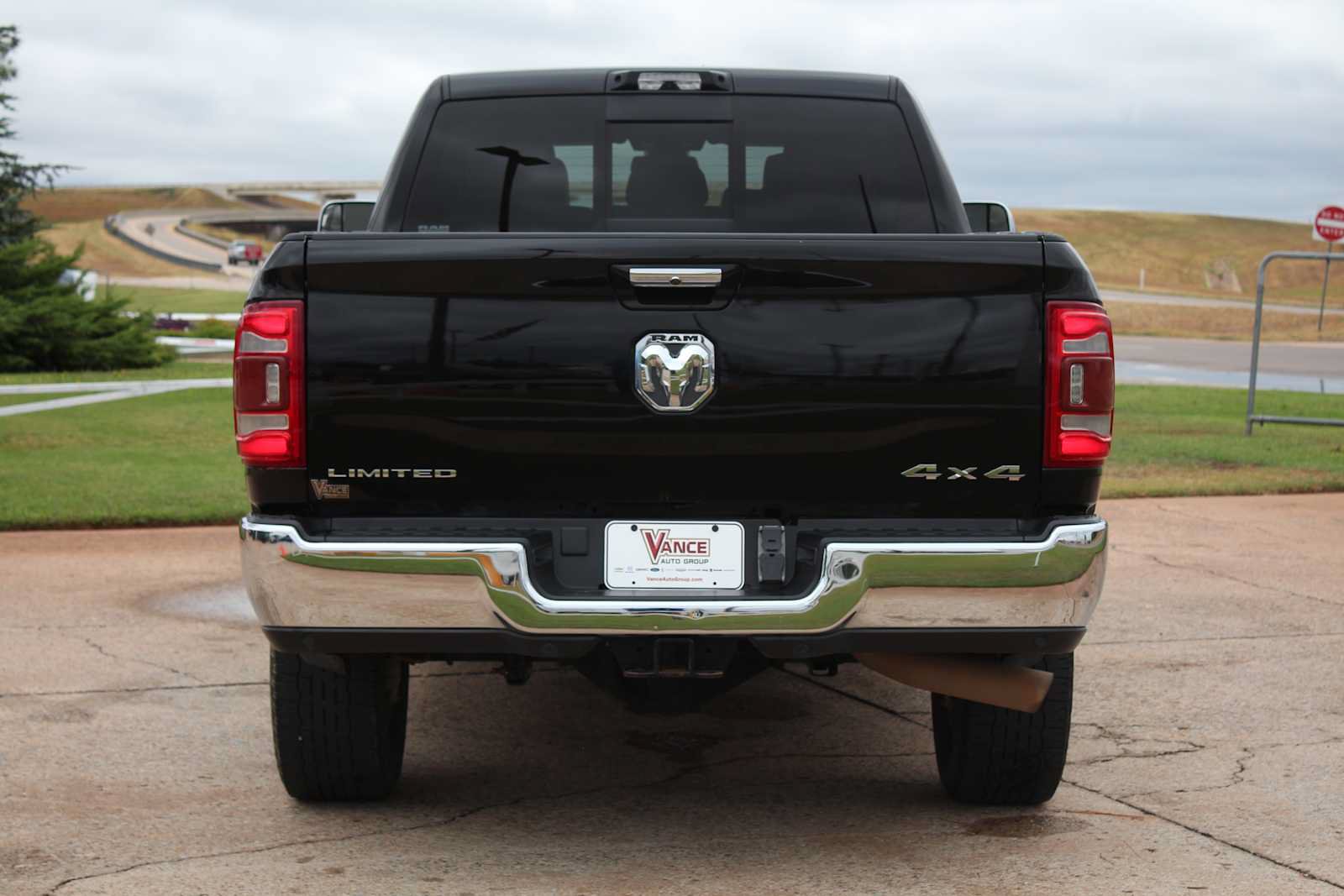 Used 2022 RAM 3500 Limited w/ Towing Technology Group AWD/4WD image 13
