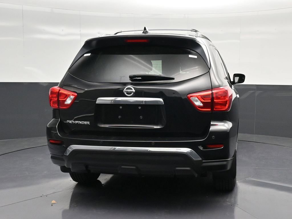 Used 2019 Nissan Pathfinder S image 2