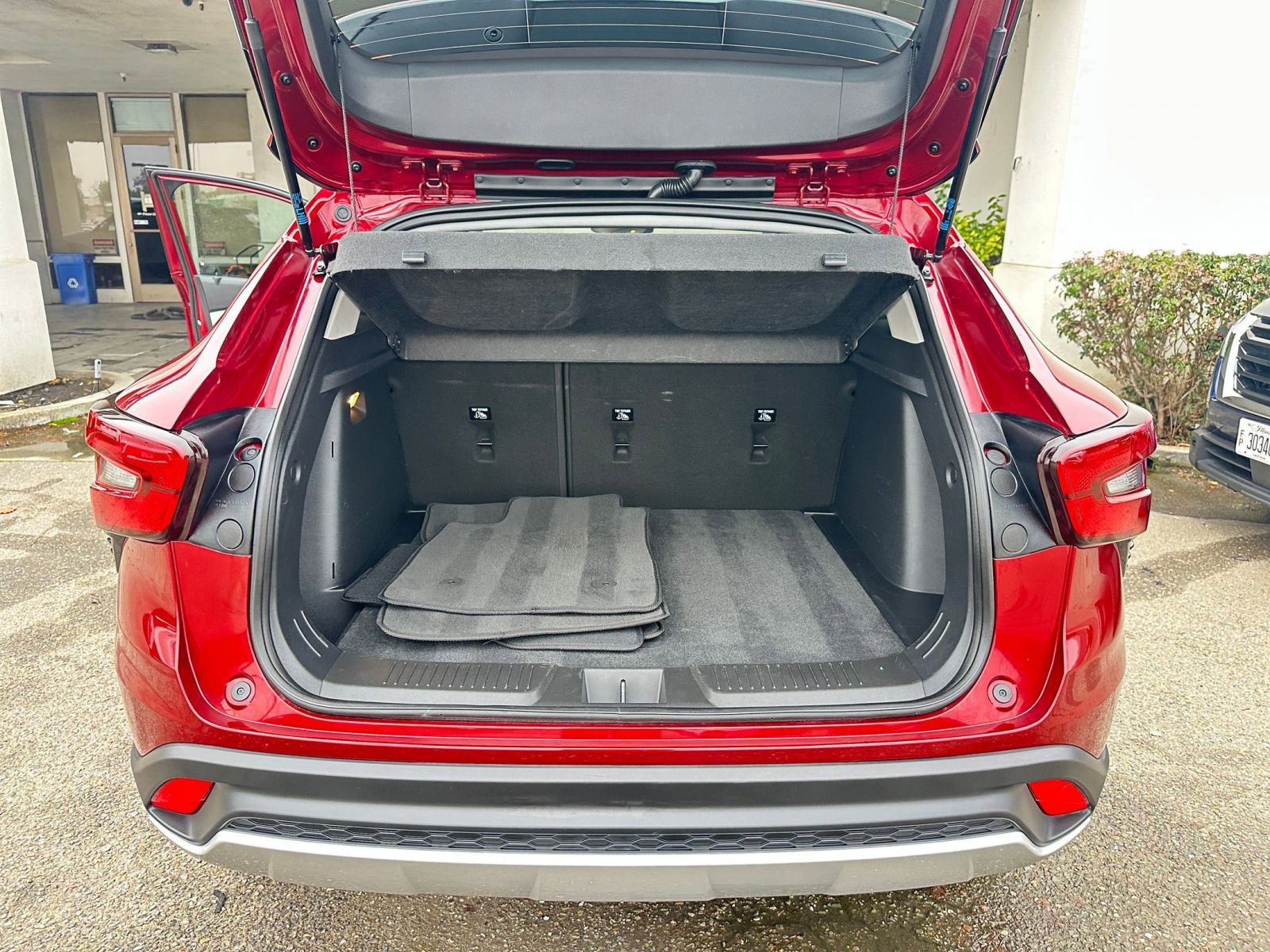 Used 2025 Chevrolet Trax LT w/ LT Convenience Package image 31