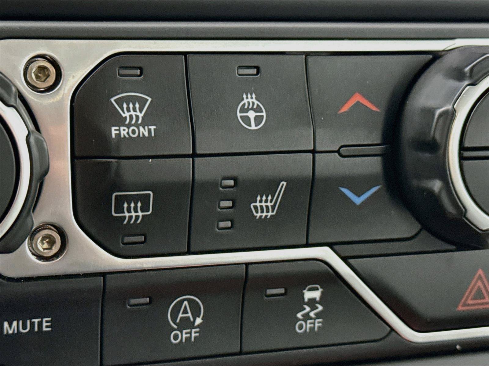 Used 2023 Jeep Gladiator Mojave w/ Cold Weather Group AWD/4WD image 8