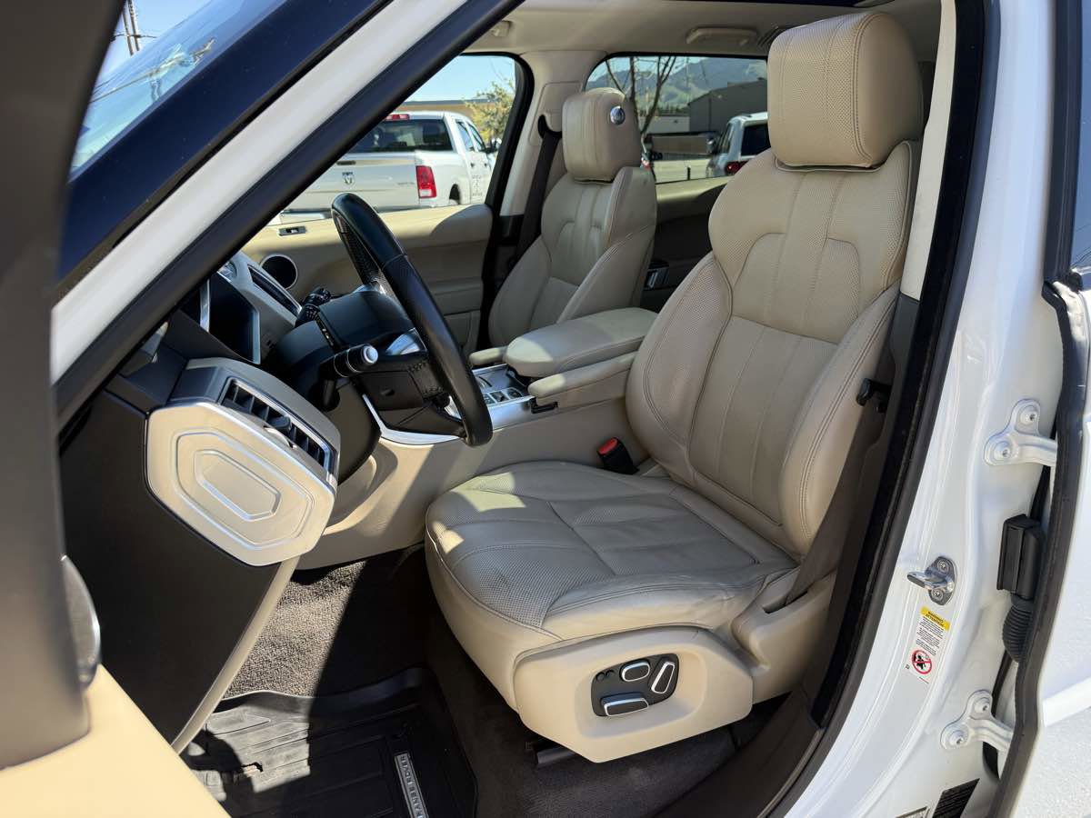 Used 2015 Land Rover Range Rover Sport HSE image 4