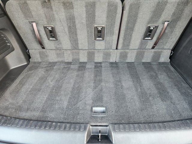 Used 2025 Chevrolet Traverse LT image 33