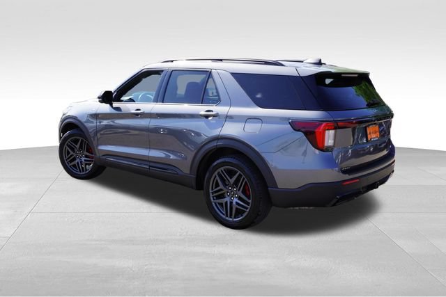Used 2025 Ford Explorer ST-Line w/ ST-Line Street Pack AWD/4WD image 8