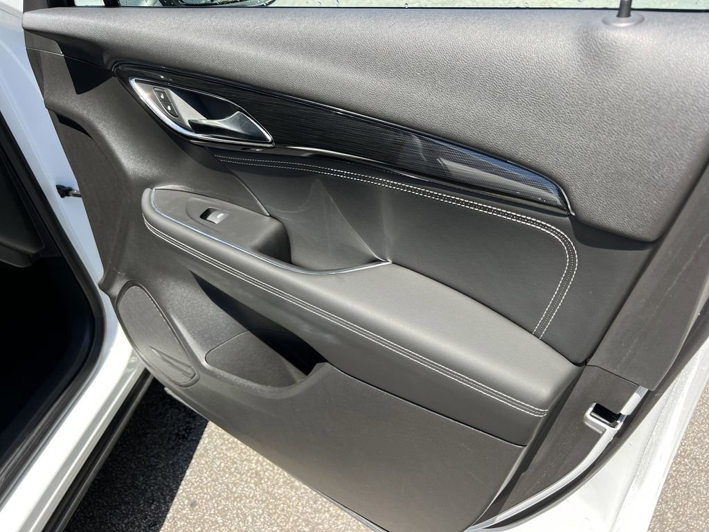 Used 2022 Buick Envision Essence w/ Safety Package FWD image 12