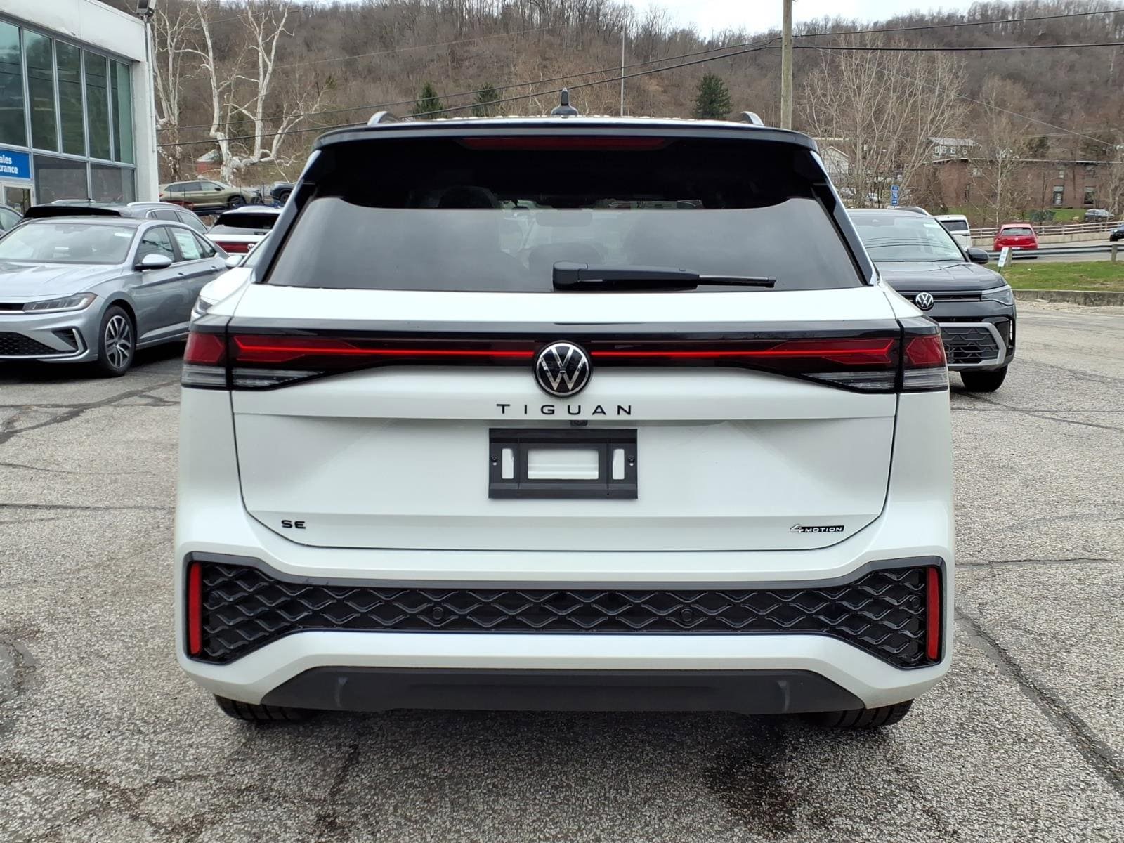 New 2026 Volkswagen Tiguan SE R-Line AWD/4WD image 3