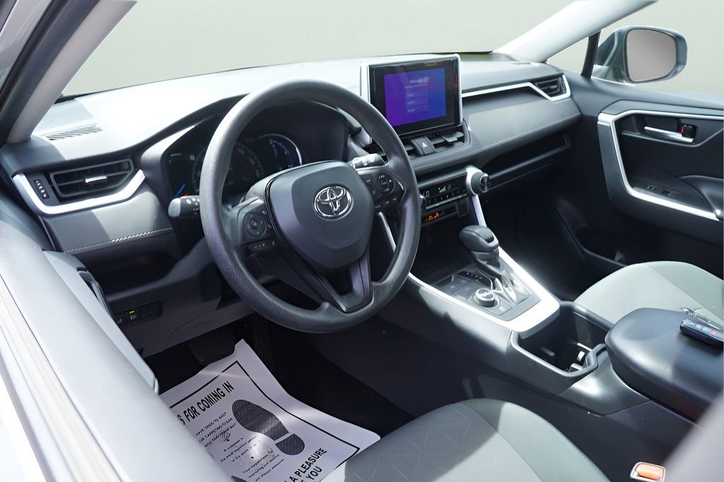 Used 2025 Toyota RAV4 XLE image 12