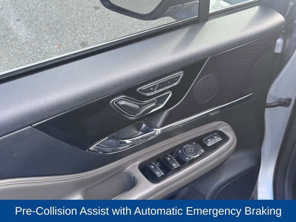 Used 2023 Lincoln Corsair Reserve image 9