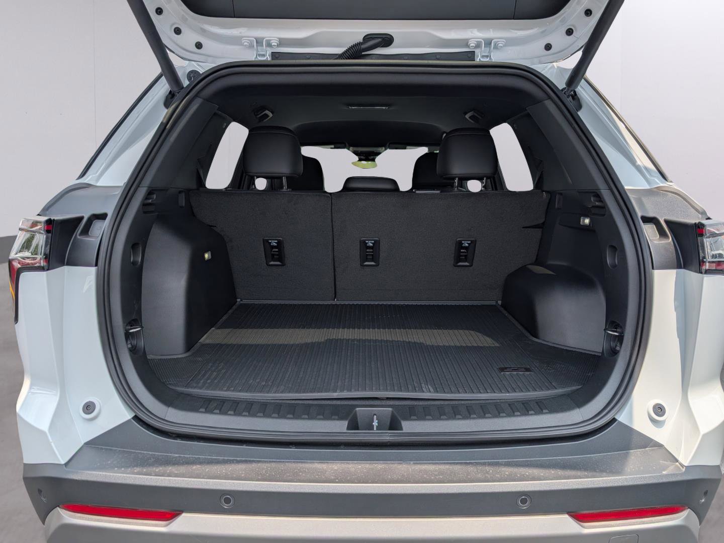 New 2026 Chevrolet Equinox LT FWD image 9