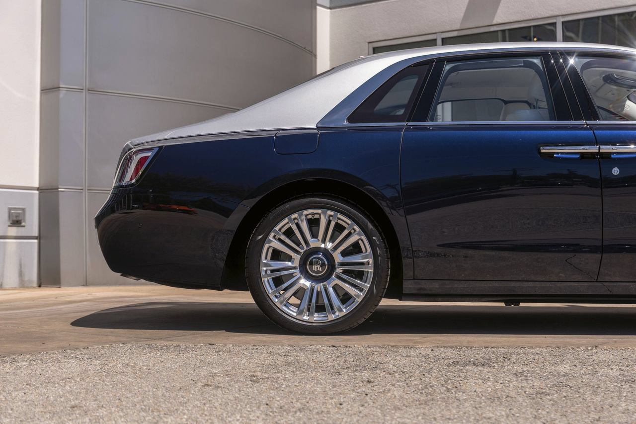 New 2025 Rolls-Royce Ghost AWD/4WD image 8