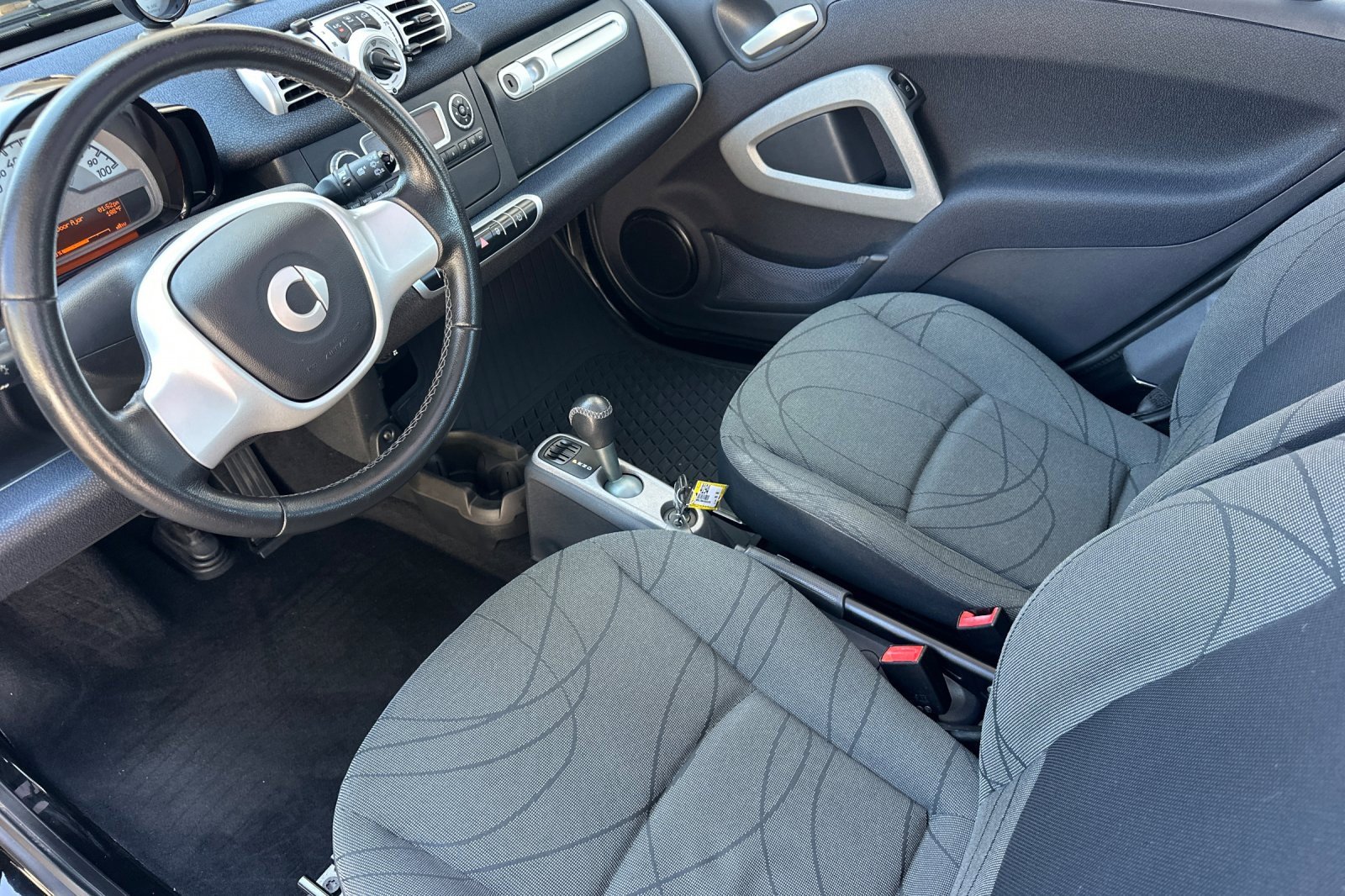 Used 2016 smart fortwo passion image 10