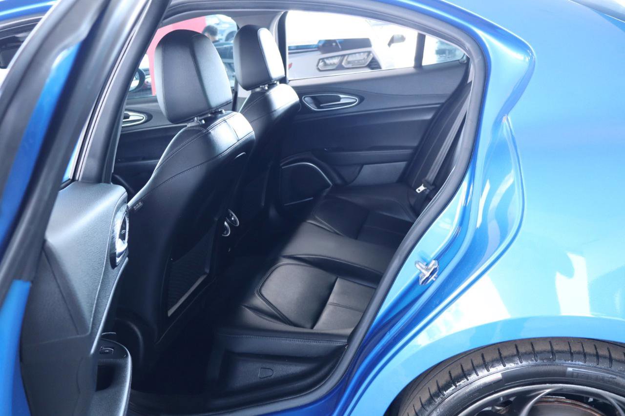 Used 2018 Alfa Romeo Giulia RWD image 25