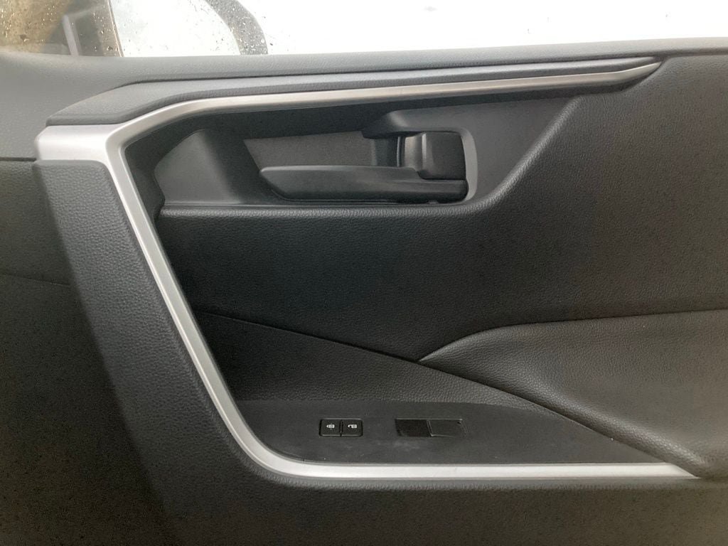 Used 2019 Toyota RAV4 LE FWD image 25