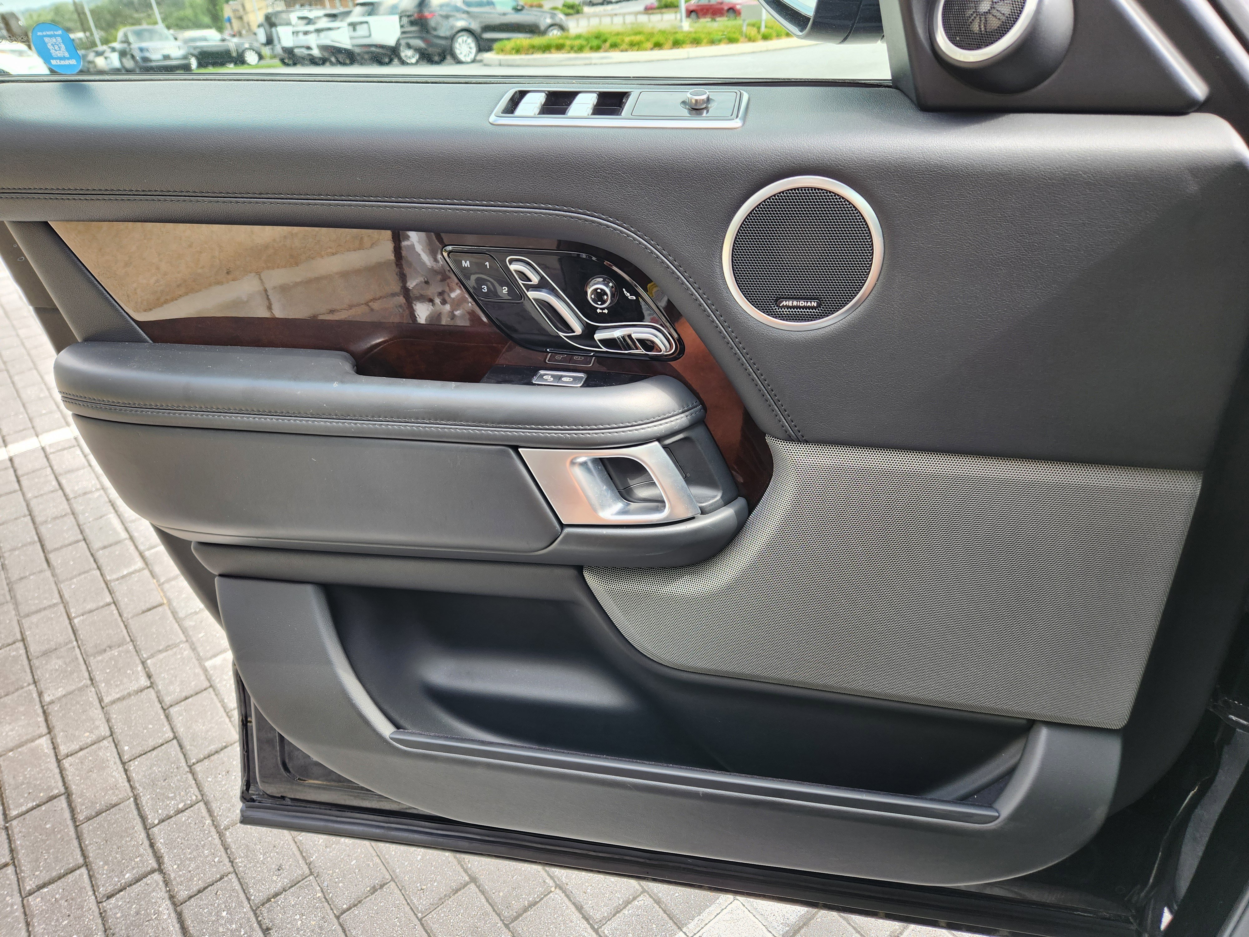 Used 2020 Land Rover Range Rover HSE image 25