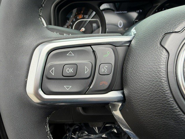 Used 2026 Jeep Wrangler Unlimited Sahara AWD/4WD image 15