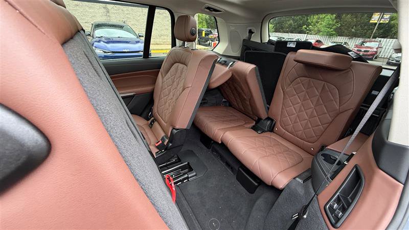 Used 2023 BMW X7 xDrive40i w/ Premium Package AWD/4WD image 41