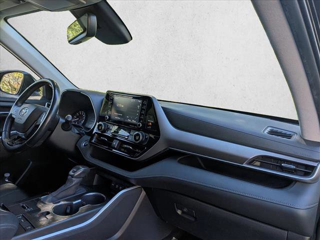 Used 2020 Toyota Highlander XLE image 23