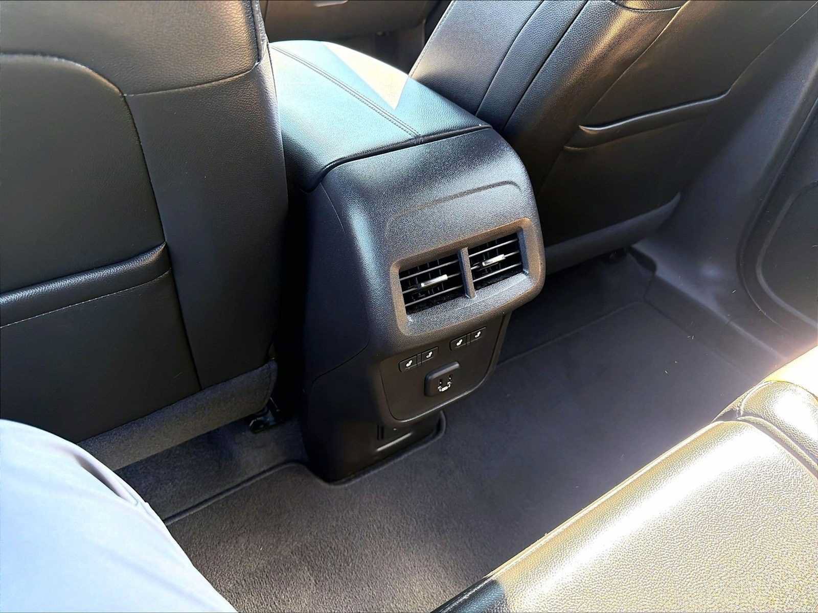 Used 2024 Chevrolet Equinox Premier AWD/4WD image 33