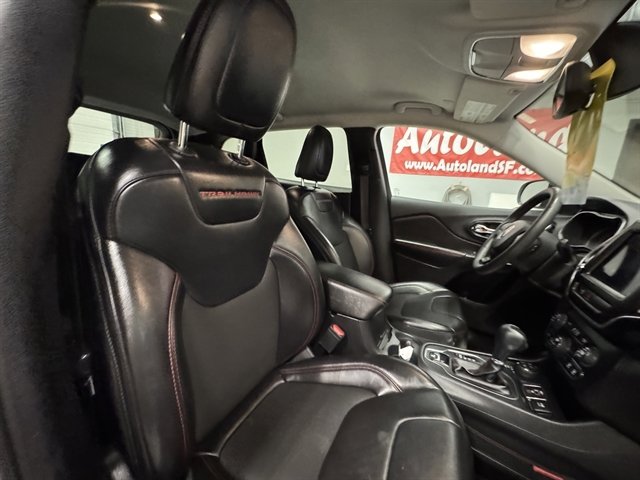 Used 2020 Jeep Cherokee Trailhawk image 10