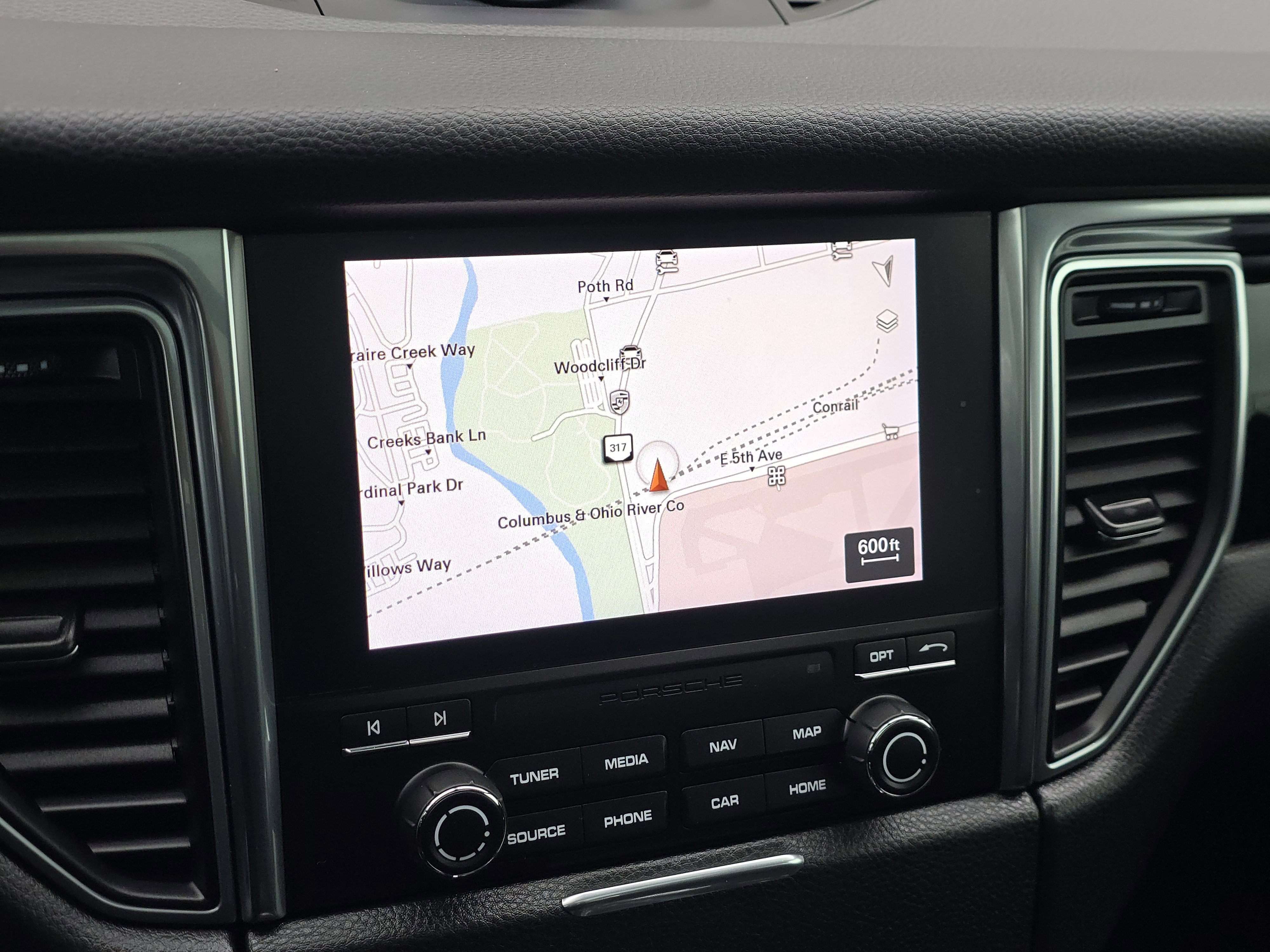 Used 2018 Porsche Macan S image 21