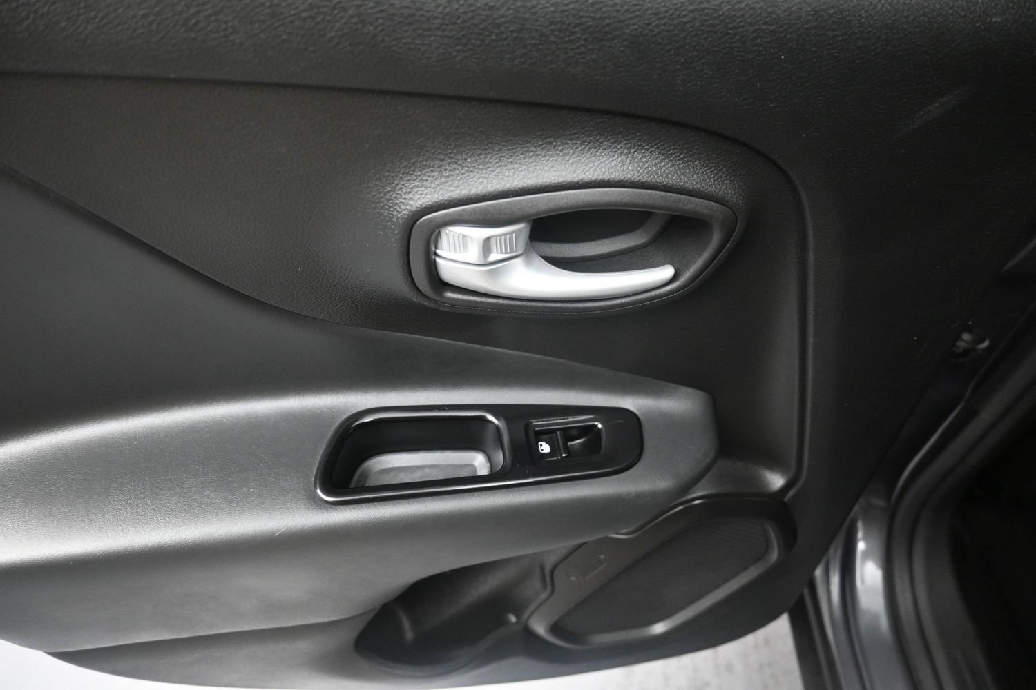 Used 2023 Jeep Renegade Latitude AWD/4WD image 14