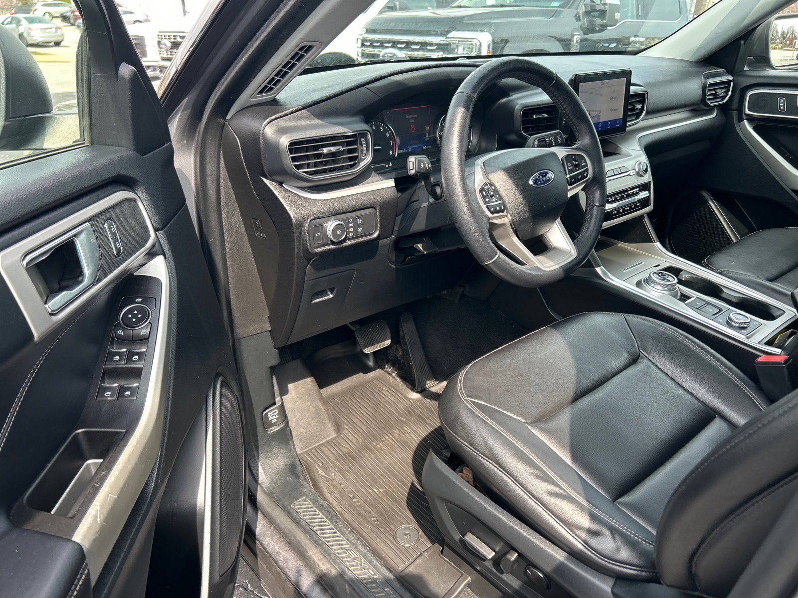 Certified 2021 Ford Explorer XLT w/ Equipment Group 202A AWD/4WD image 8
