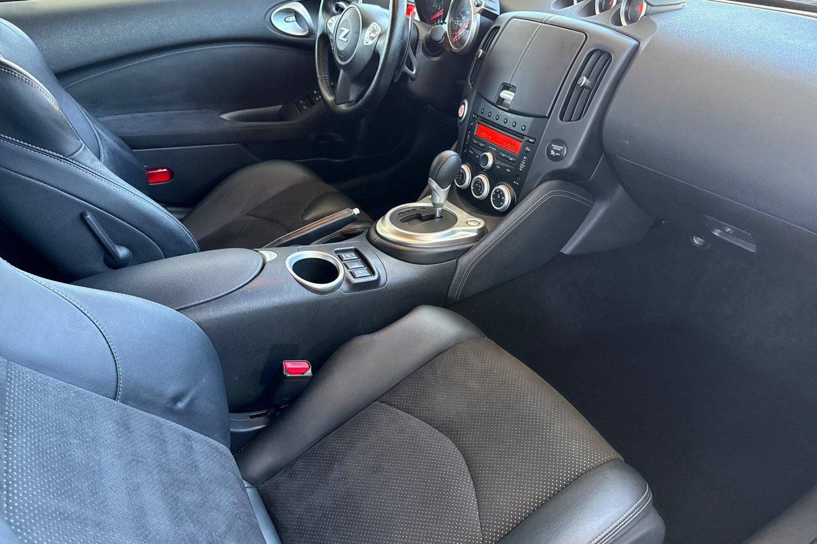 Used 2014 Nissan 370Z Touring RWD image 21