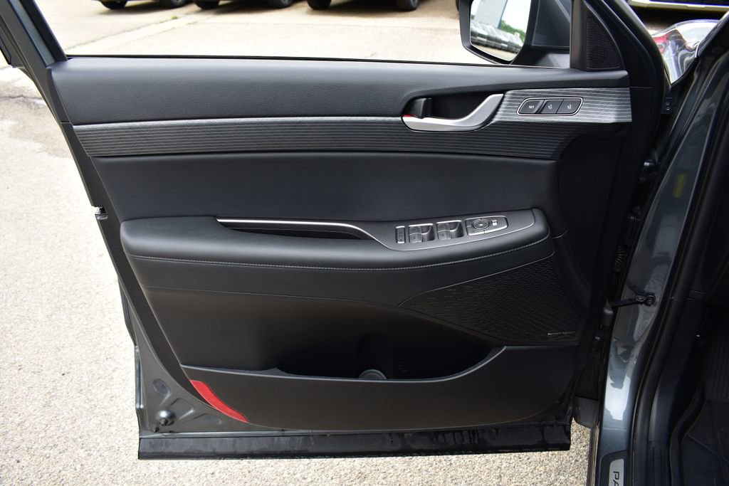 Used 2023 Hyundai Palisade Limited FWD image 12
