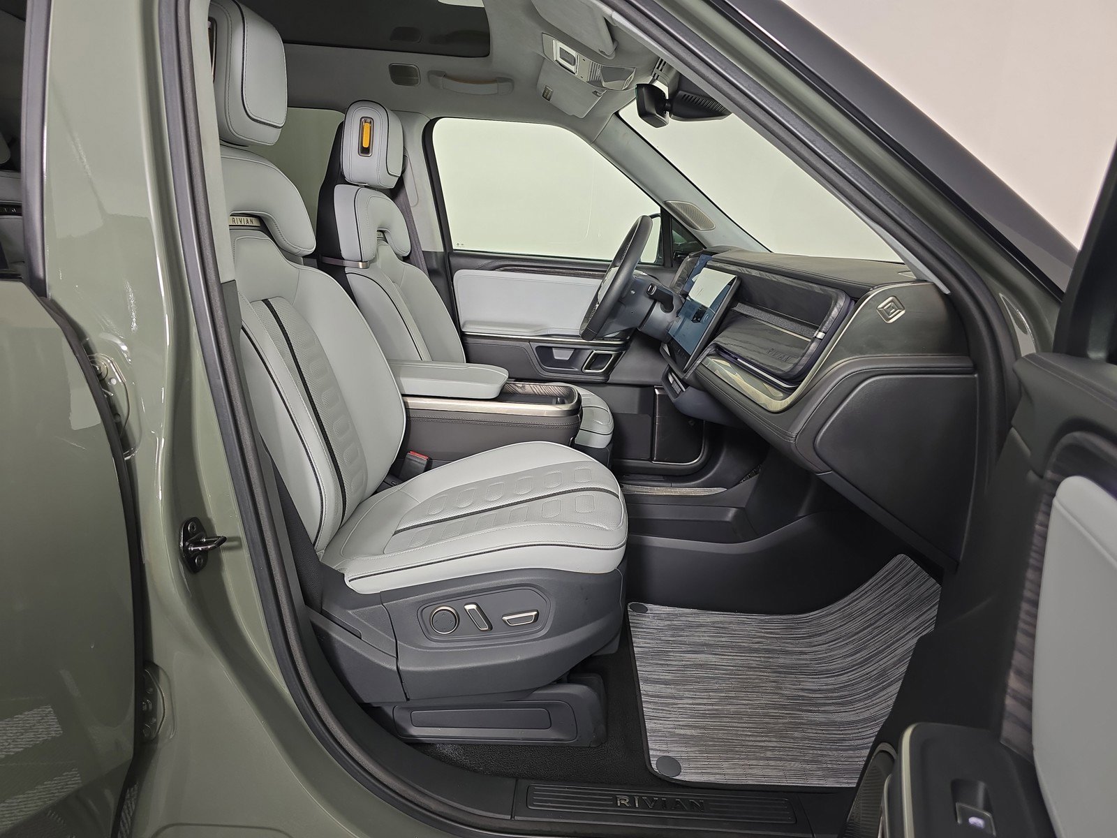 Used 2023 Rivian R1S Launch Edition image 24