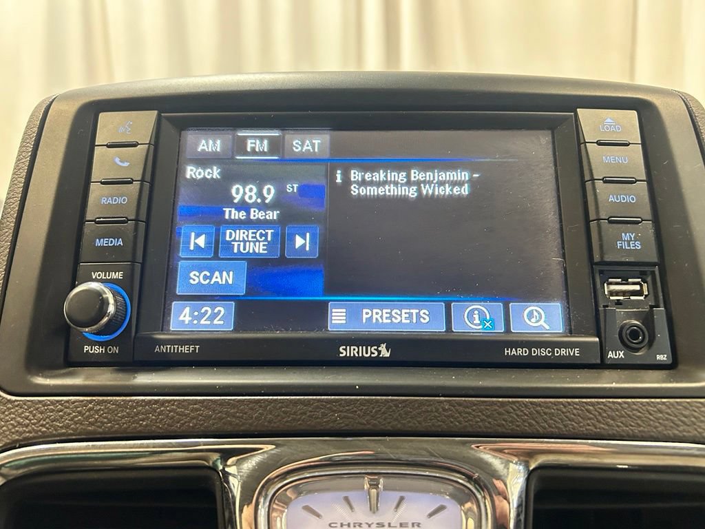 Used 2016 Chrysler Town & Country Touring FWD image 15