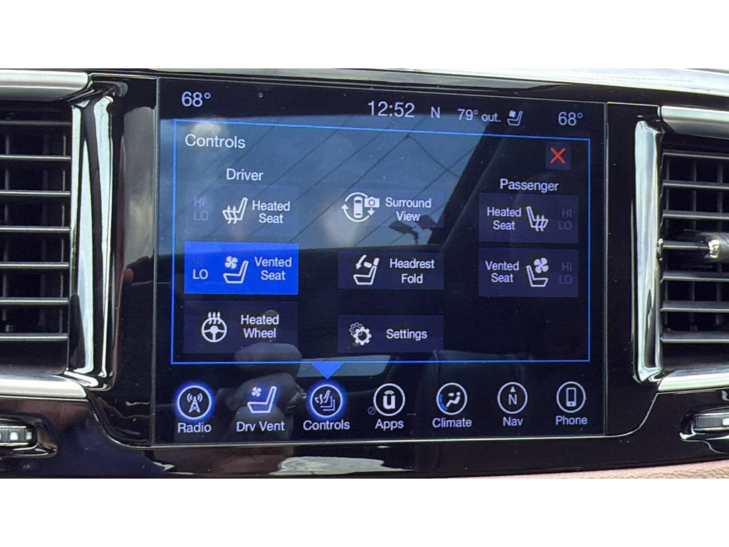 Used 2017 Chrysler Pacifica Limited w/ Advanced Safetytec Group FWD image 19